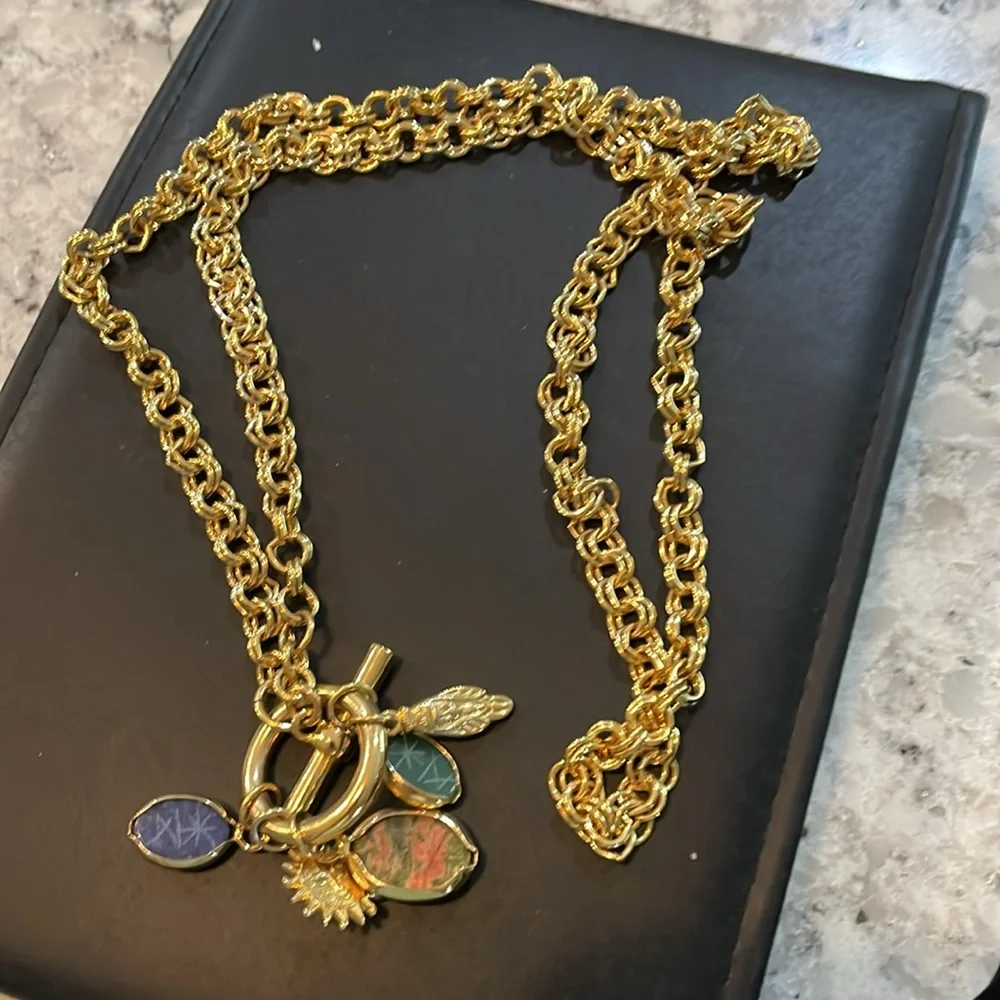 Joan Rivers gold tone necklace with charms - Picture 2 of 4